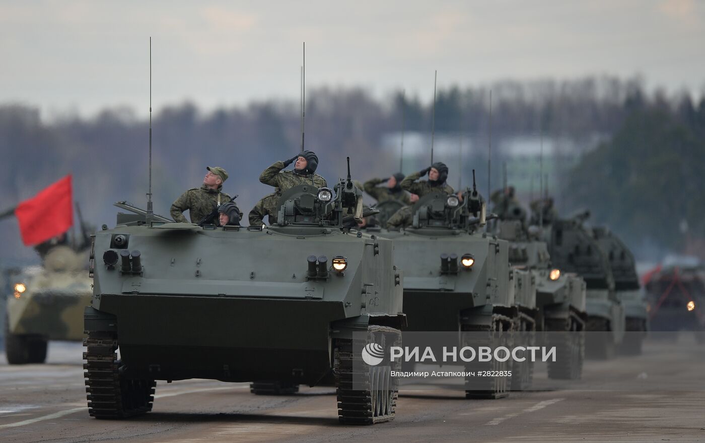 В Подмосковье начались тренировки перед военным парадом 9 мая