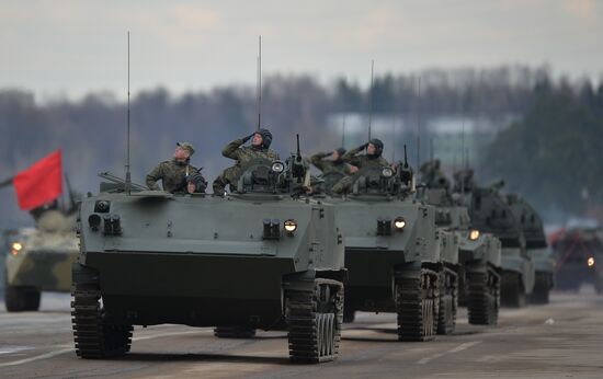 В Подмосковье начались тренировки перед военным парадом 9 мая