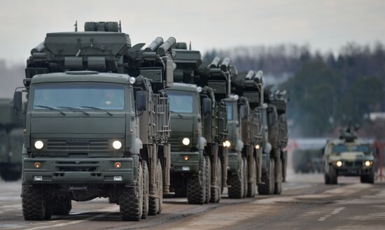 В Подмосковье начались тренировки перед военным парадом 9 мая