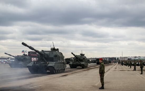 В Подмосковье начались тренировки перед военным парадом 9 мая