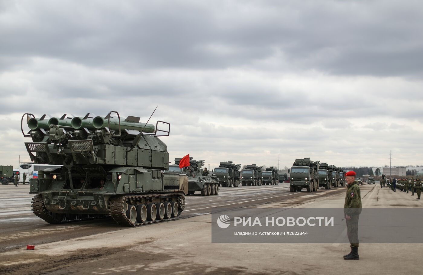 В Подмосковье начались тренировки перед военным парадом 9 мая