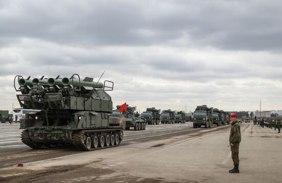 В Подмосковье начались тренировки перед военным парадом 9 мая