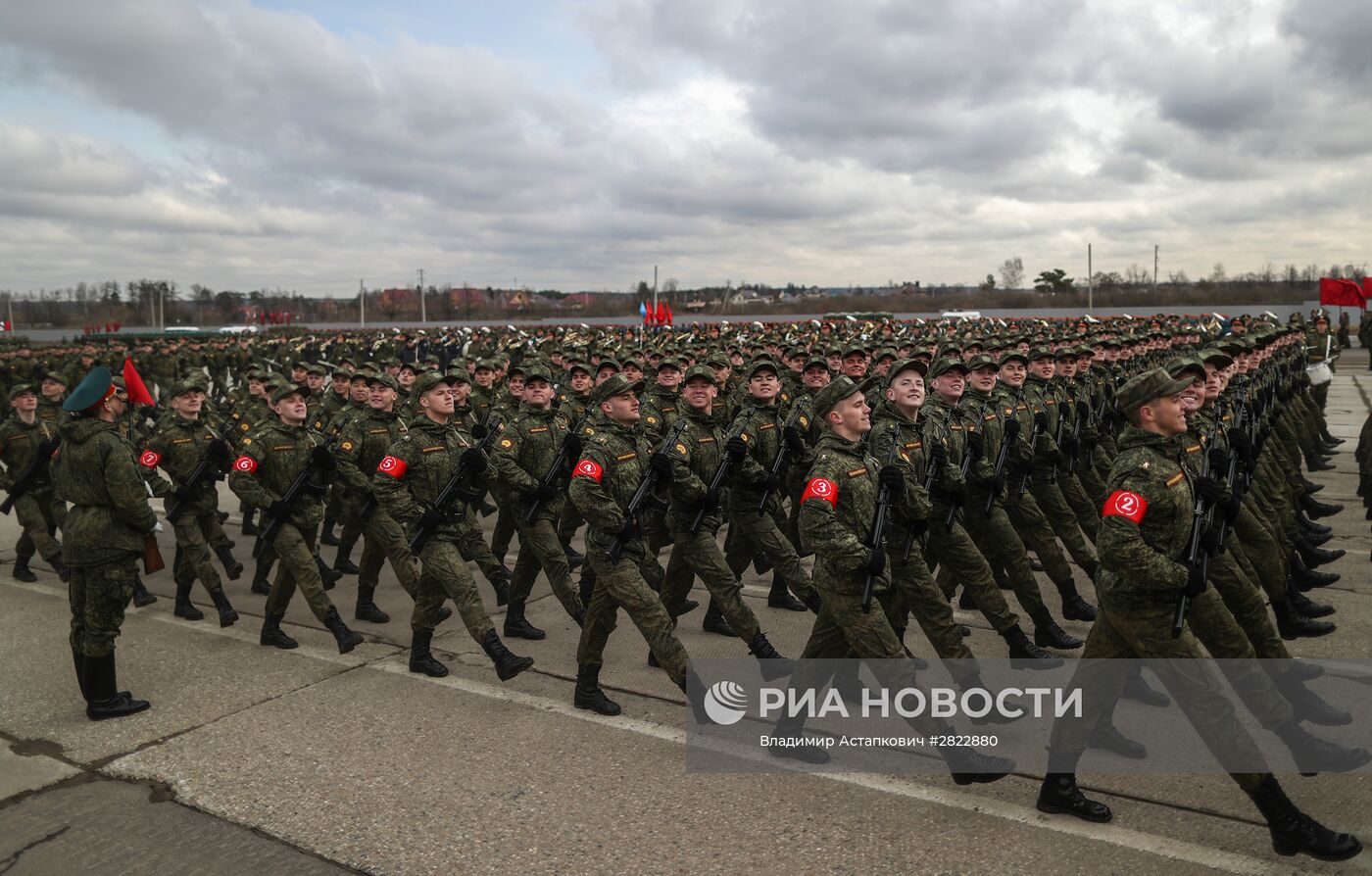 В Подмосковье начались тренировки перед военным парадом 9 мая