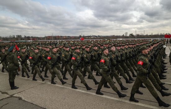 В Подмосковье начались тренировки перед военным парадом 9 мая