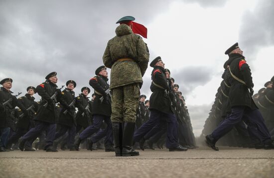 В Подмосковье начались тренировки перед военным парадом 9 мая