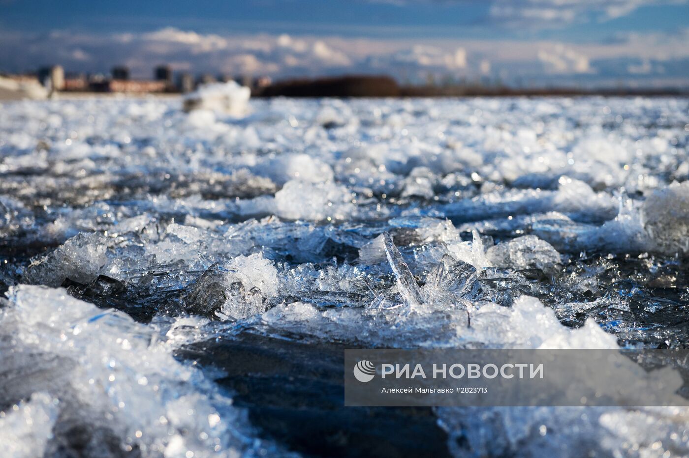 Ледоход на Иртыше в Омской области