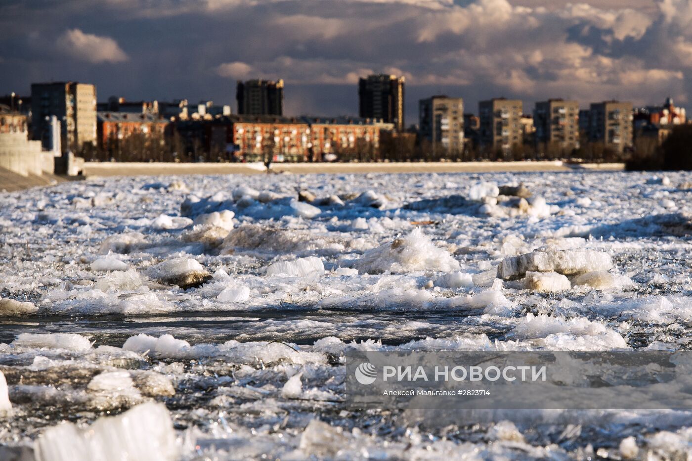 Ледоход на Иртыше в Омской области