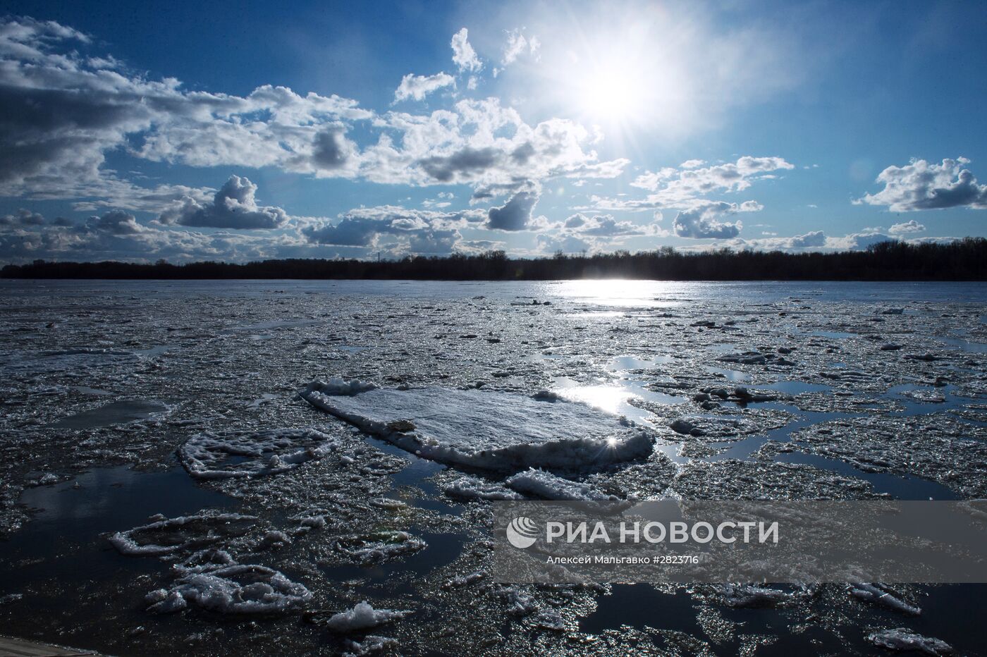 Ледоход на Иртыше в Омской области
