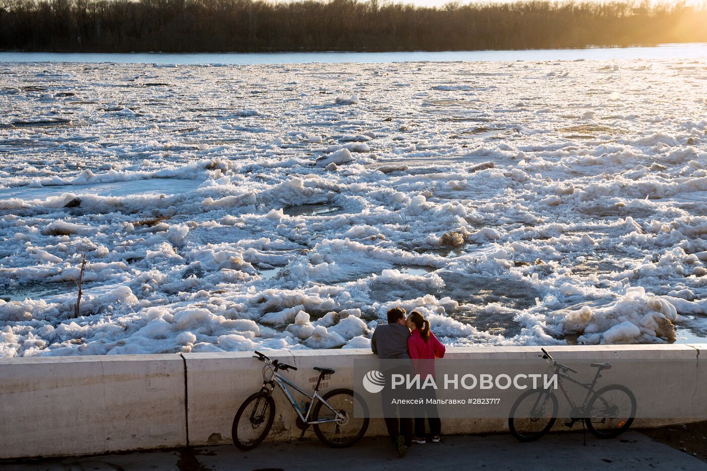 Ледоход на Иртыше в Омской области