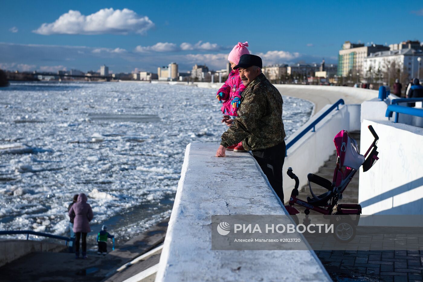 Ледоход на Иртыше в Омской области