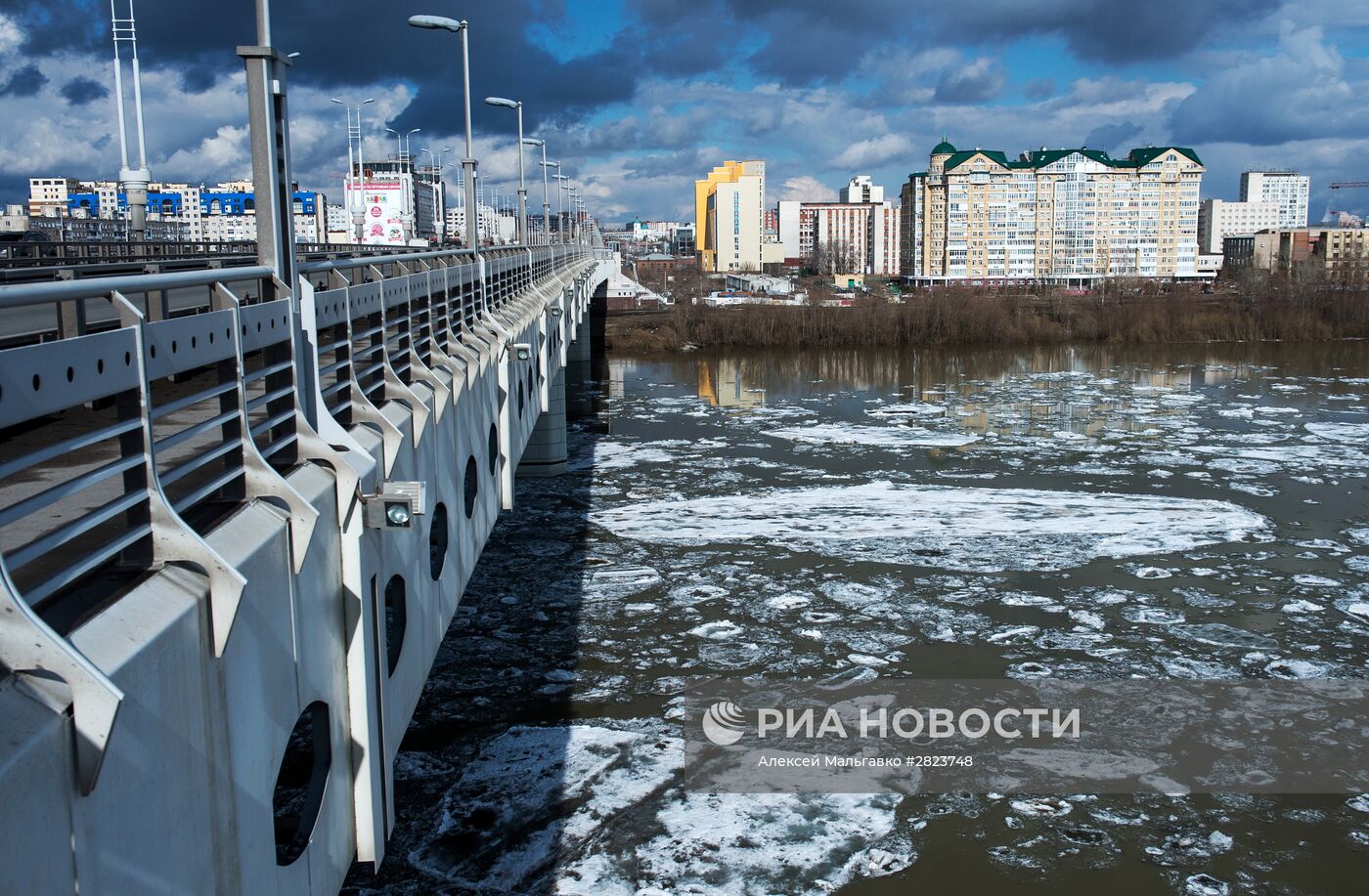 Ледоход на Иртыше в Омской области