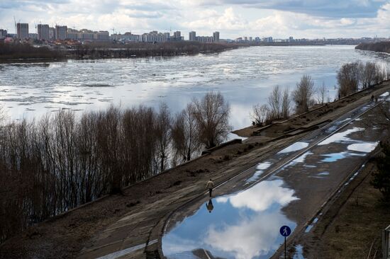 Ледоход на Иртыше в Омской области