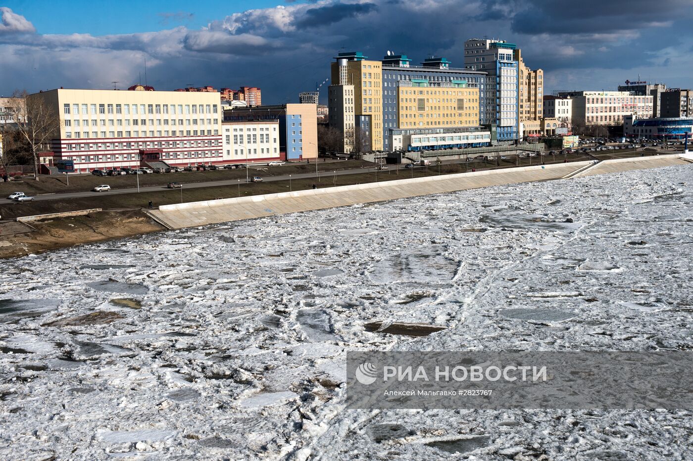 Ледоход на Иртыше в Омской области