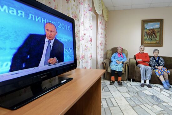 Трансляция "Прямой линии с Владимиром Путиным"