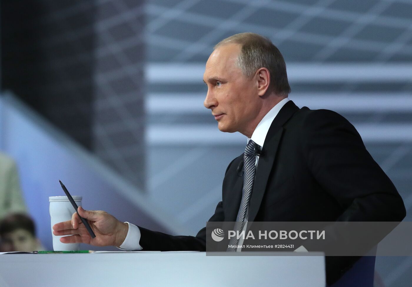 "Прямая линия" с президентом РФ В. Путиным
