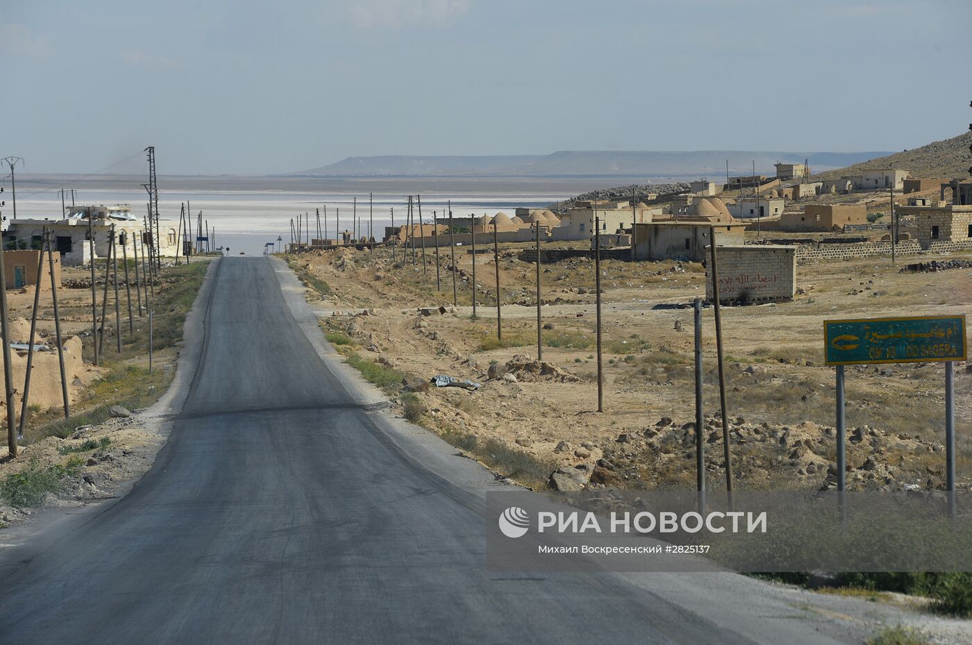 Штурм пальмиры чвк. Сирия дорога. Здания у дороги сирия. Дороги в сирии. Сирия дороги.