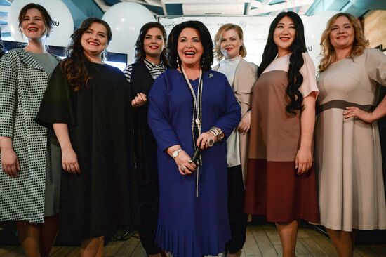 Презентация коллекции одежды "На работу, как на праздник!" от Надежды Бабкиной