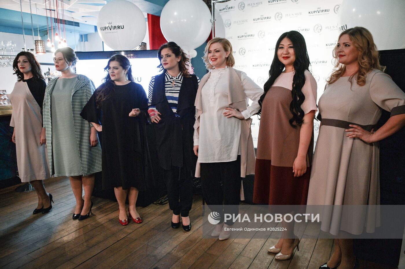 Презентация коллекции одежды "На работу, как на праздник!" от Надежды Бабкиной