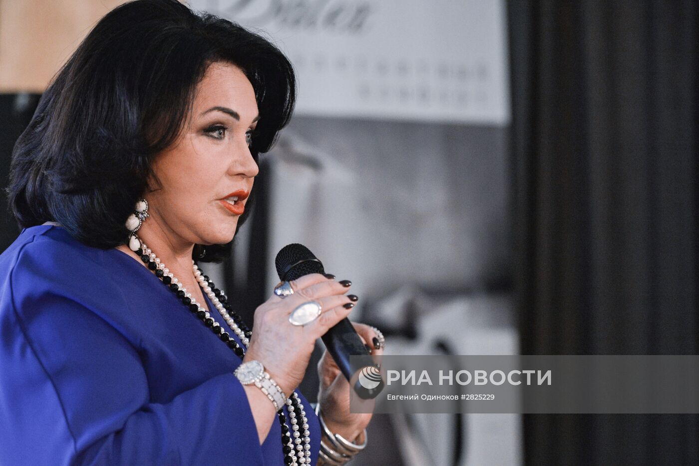 Презентация коллекции одежды "На работу, как на праздник!" от Надежды Бабкиной