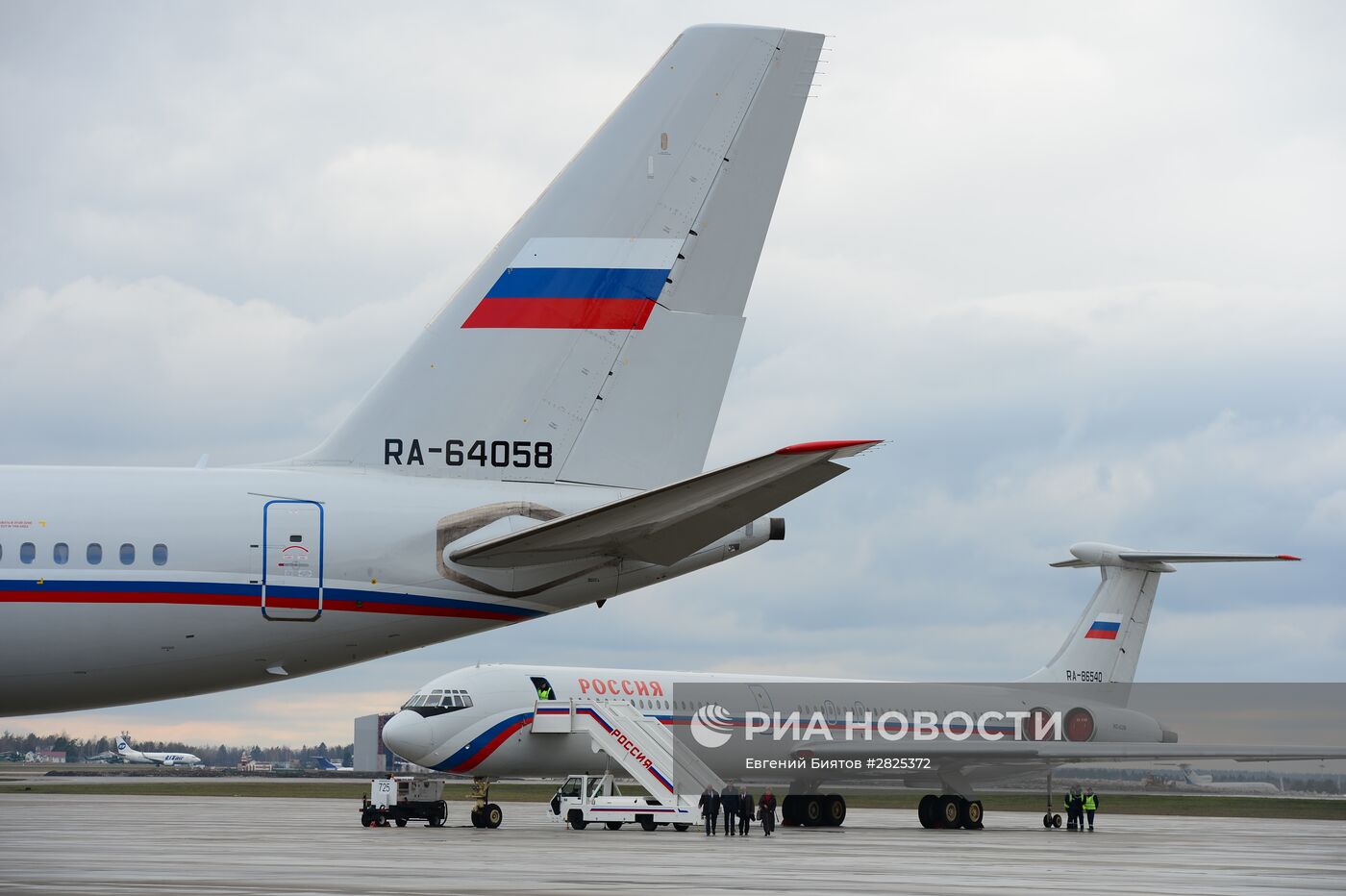 Присвоение имен самолетам "Специального летного отряда "Россия"