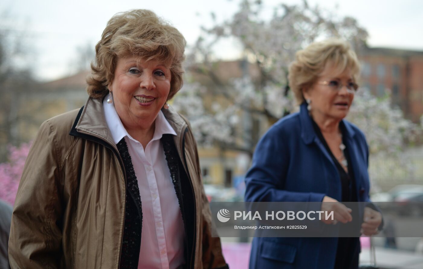 Премьера спектакля "Скажите, люди, куда идет этот поезд…"