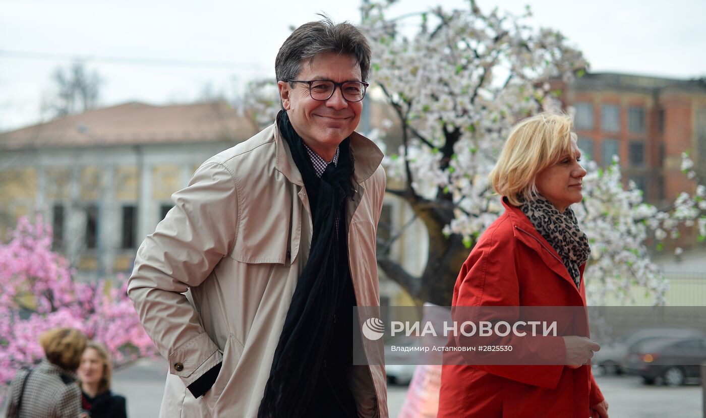 Премьера спектакля "Скажите, люди, куда идет этот поезд…"