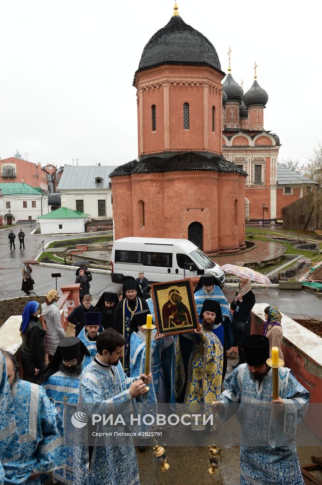 Демонстрация иконы Толгской Богоматери в Высоко-Петровском монастыре