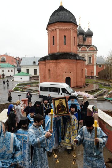 Демонстрация иконы Толгской Богоматери в Высоко-Петровском монастыре