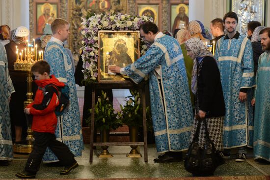 Демонстрация иконы Толгской Богоматери в Высоко-Петровском монастыре