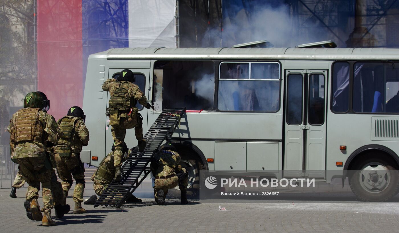 Показательные выступления сотрудников МВД в Севастополе
