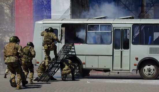 Показательные выступления сотрудников МВД в Севастополе