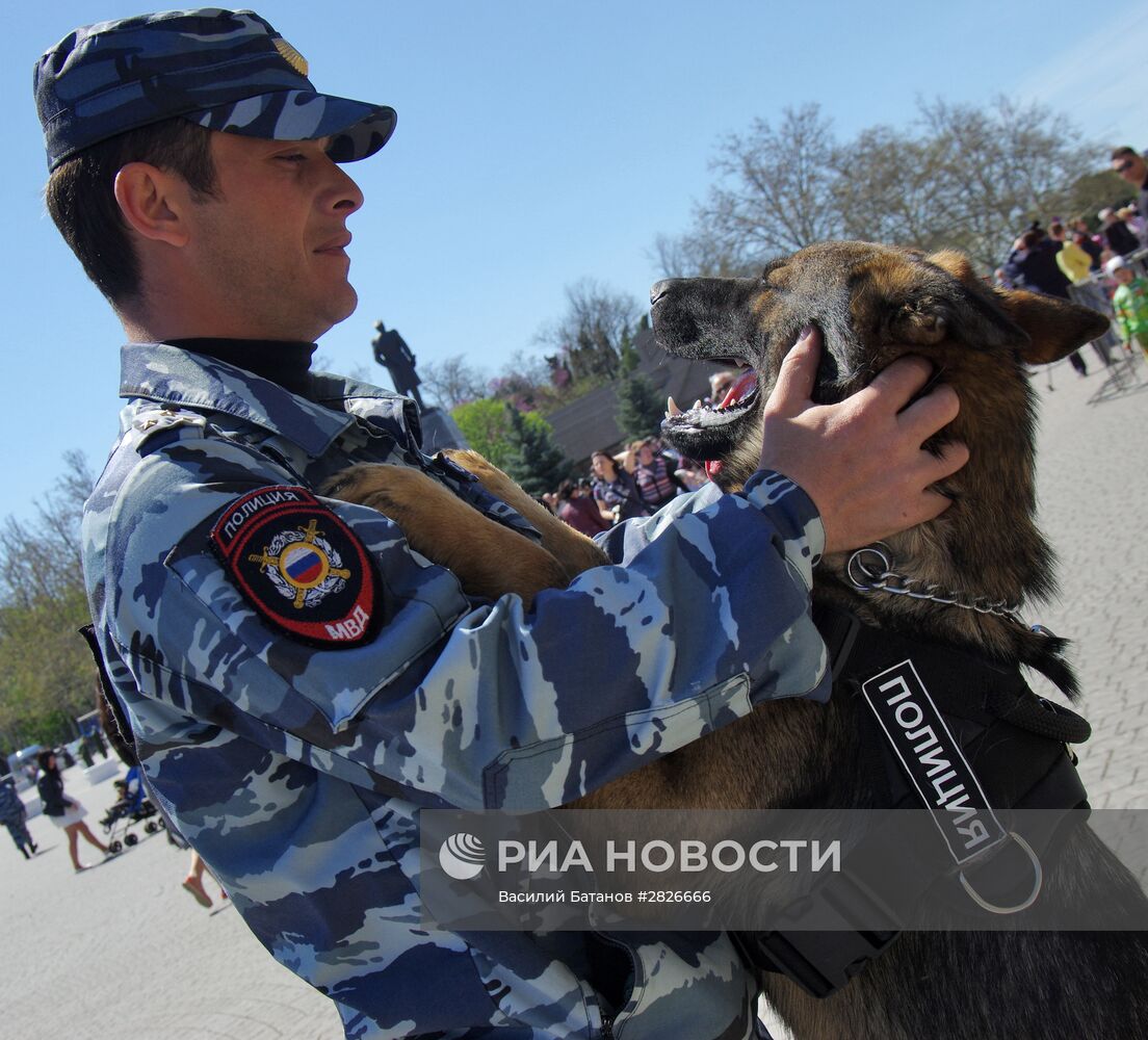 Показательные выступления сотрудников МВД в Севастополе