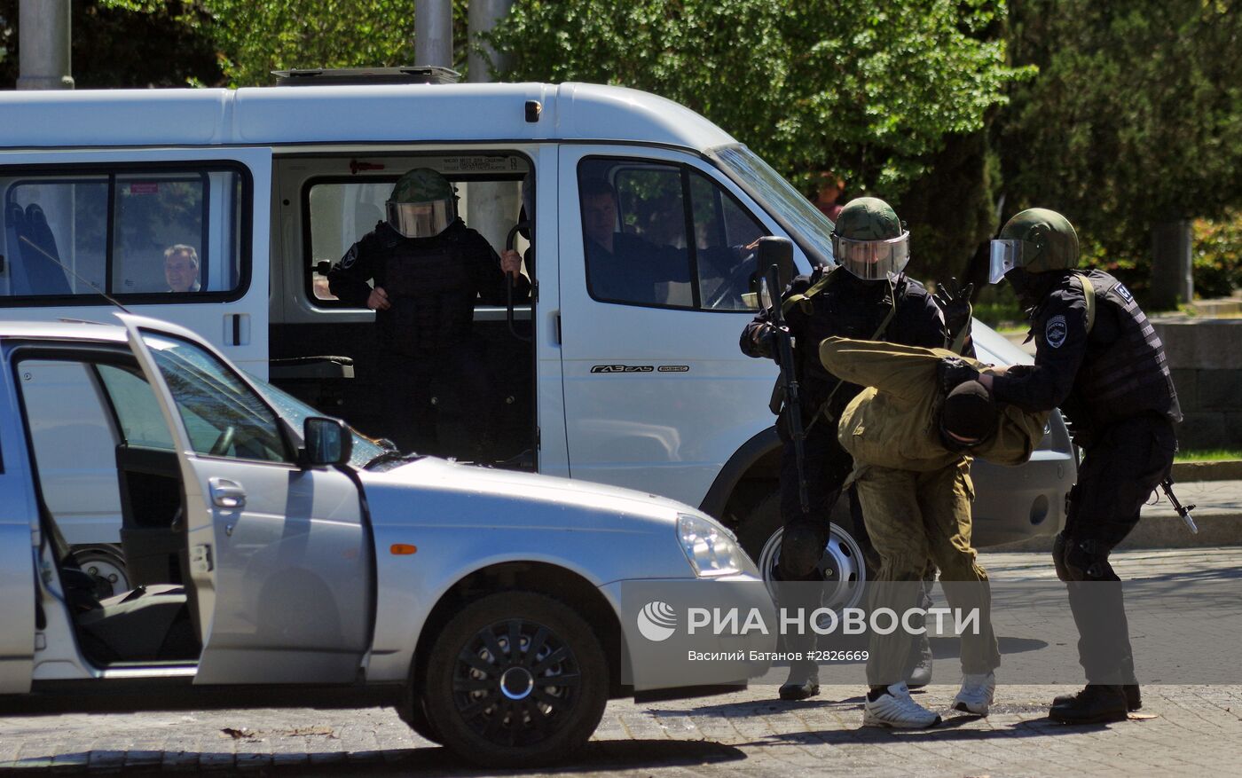 Показательные выступления сотрудников МВД в Севастополе