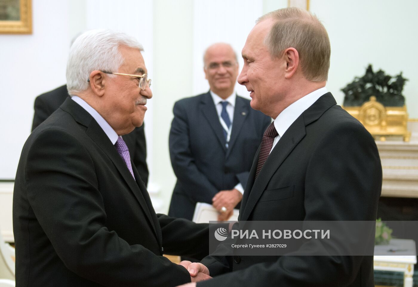 Президент РФ В. Путин встретился с главой Палестины М. Аббасом