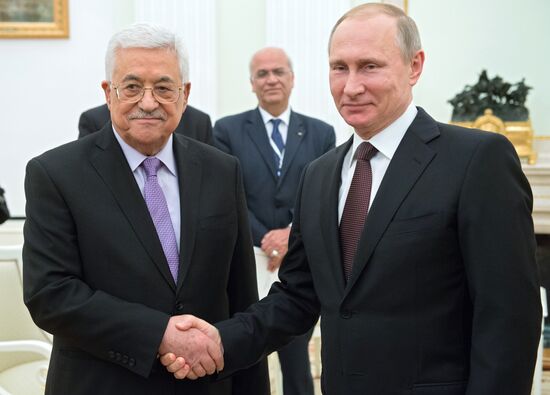 Президент РФ В. Путин встретился с главой Палестины М. Аббасом