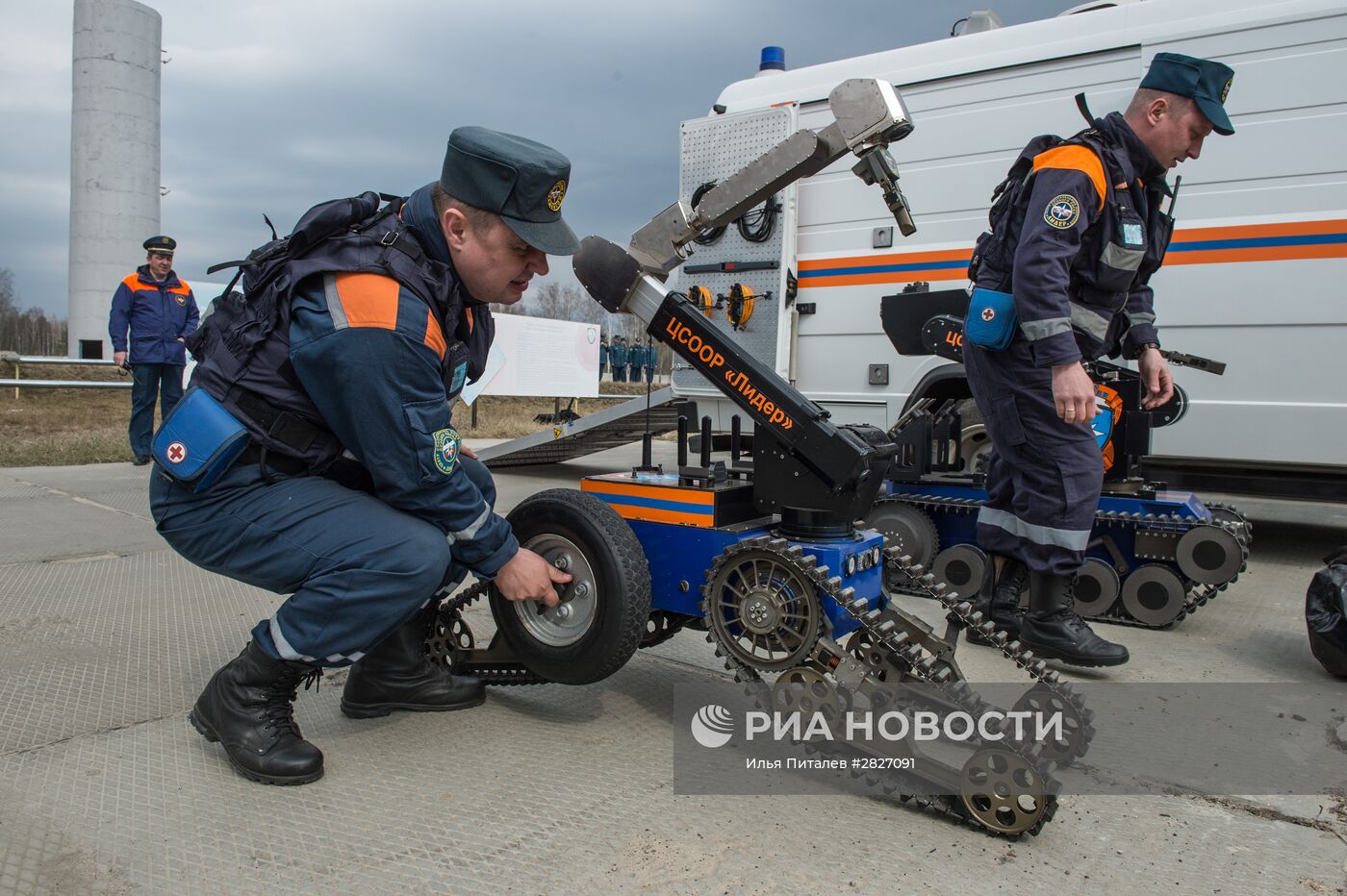 Демонстрация техники МЧС для ликвидации последствий ЧС радиационного  характера | РИА Новости Медиабанк