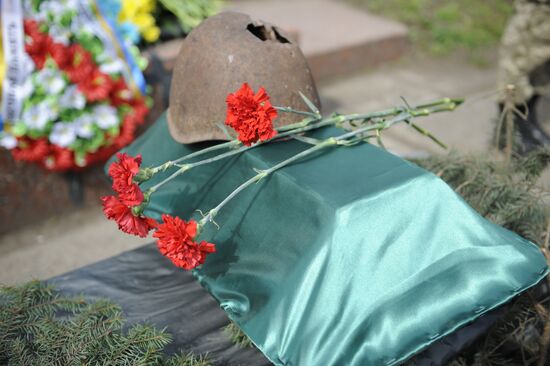 Передача РФ останков военнослужащего, погибшего в 1943 году в ходе боев за Славянск
