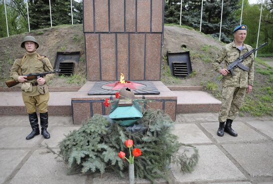 Передача РФ останков военнослужащего, погибшего в 1943 году в ходе боев за Славянск