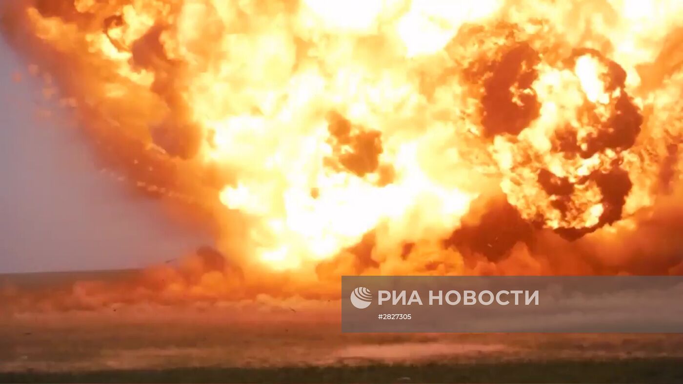 На полигоне в Астраханской области проведен боевой пуск ракеты из комплекса "Искандер-М"