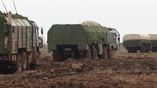 На полигоне в Астраханской области проведен боевой пуск ракеты из комплекса "Искандер-М"