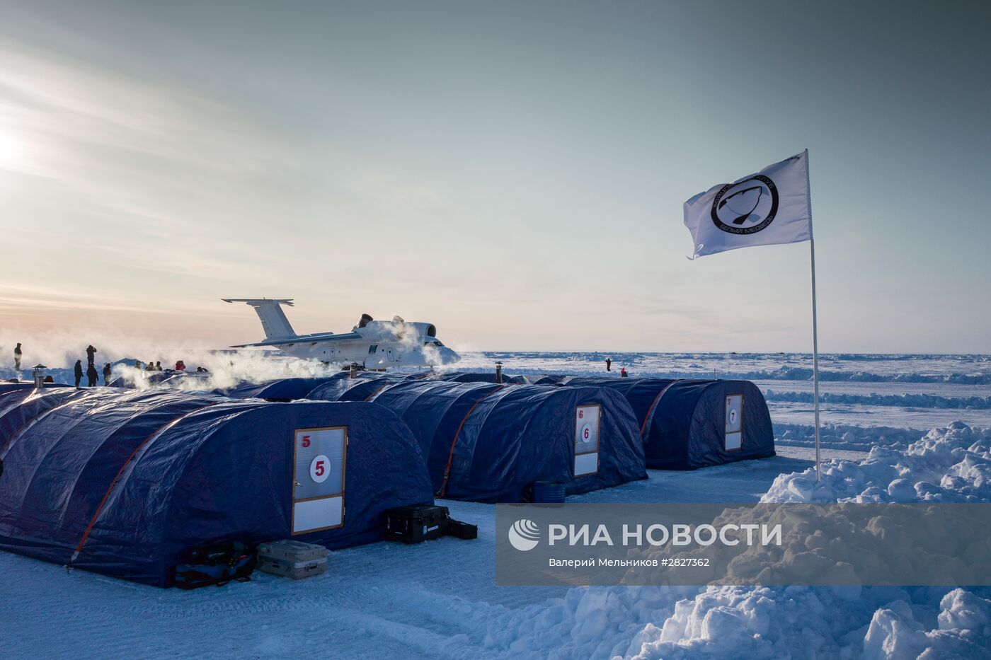 Дрейфующий ледовый лагерь "Барнео" в Арктике