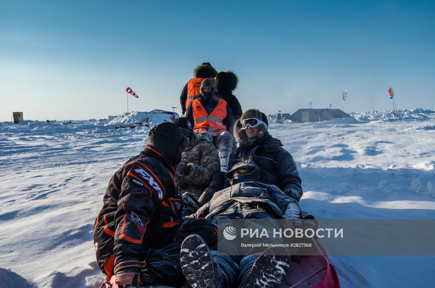 Дрейфующий ледовый лагерь "Барнео" в Арктике