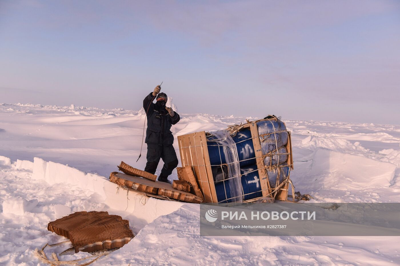 Дрейфующий ледовый лагерь "Барнео" в Арктике