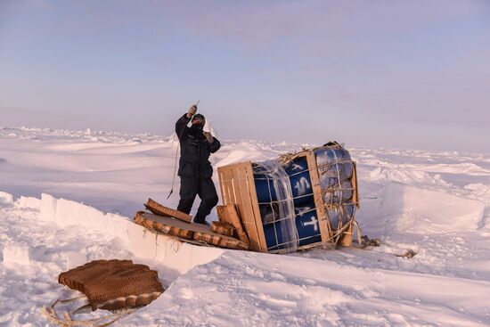 Дрейфующий ледовый лагерь "Барнео" в Арктике