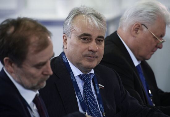 Национальный нефтегазовый форум. День первый