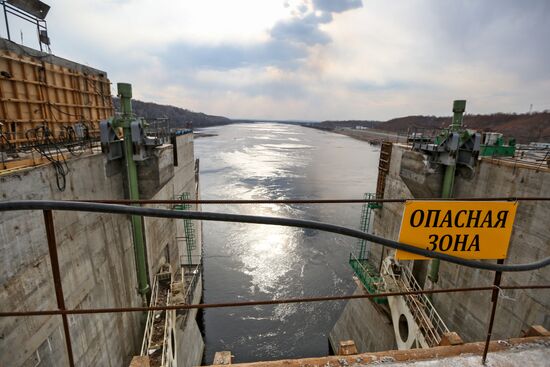 Перекрытие реки Буреи на Нижне-Бурейской ГЭС в Амурской области