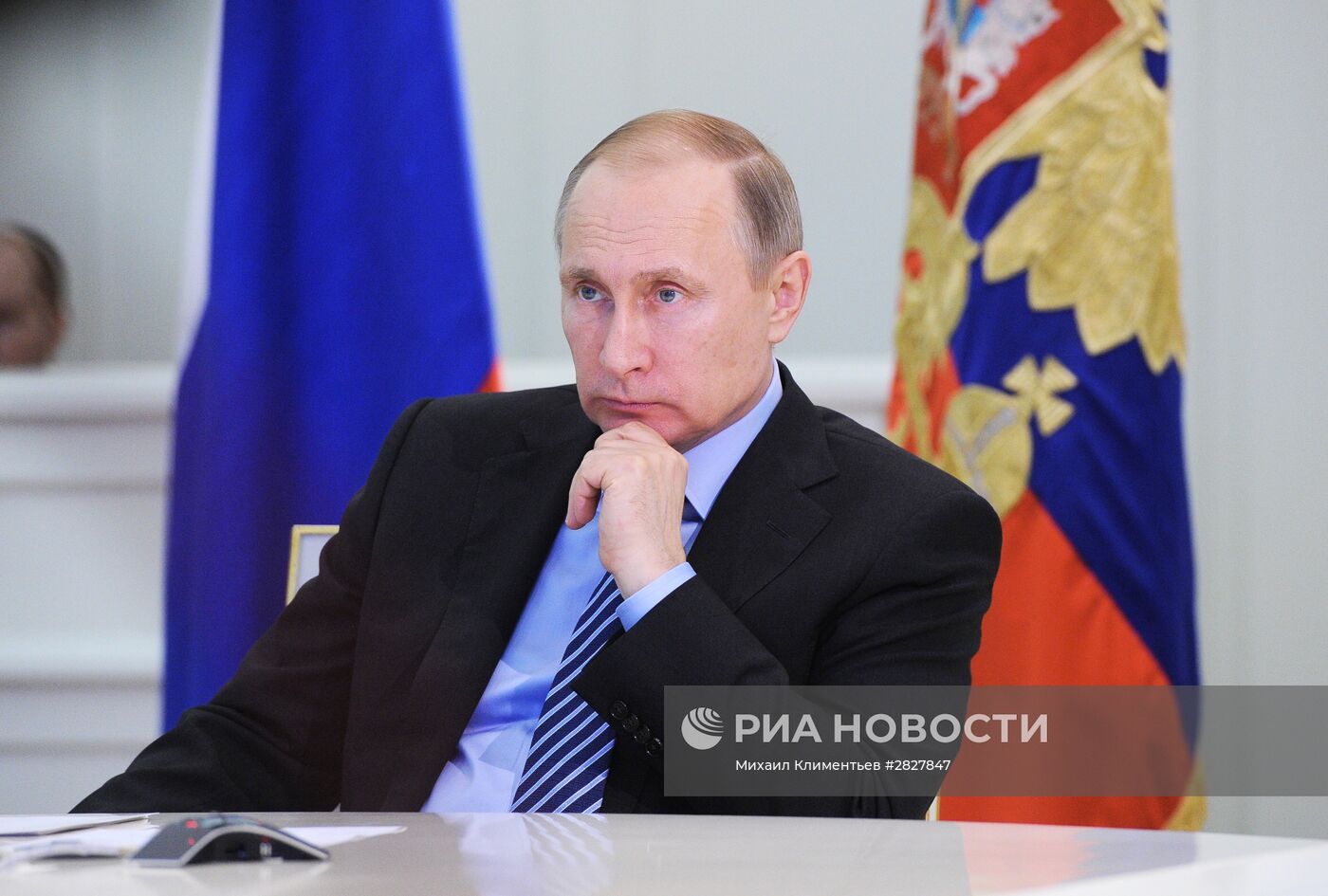 Президент РФ В. Путин провел телемост с представителями регионов, подвергшихся затоплению из-за паводка