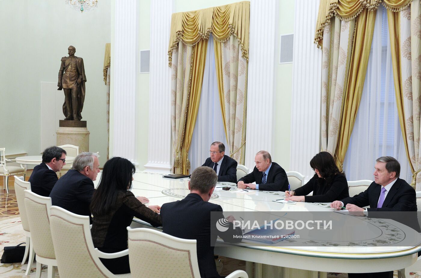 Президент РФ В. Путин встретился с главой МИД Франции Жан-Марком Эйро
