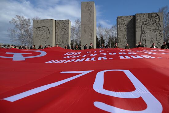 Церемония передачи копии Знамени Победы Новосибирской области