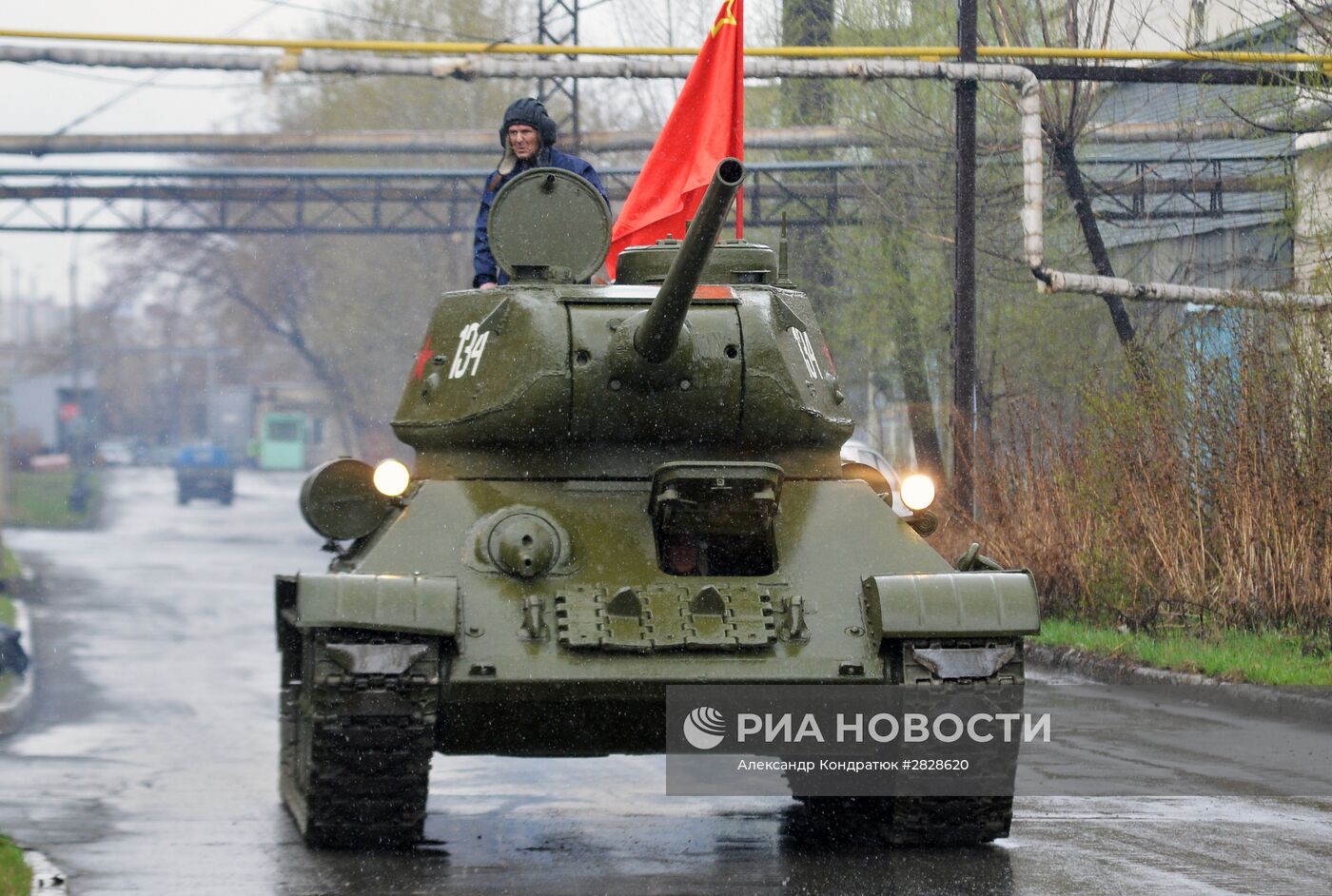 Подготовка танков Т-34 и ИС-3 на Челябинском тракторном заводе к параду Победы